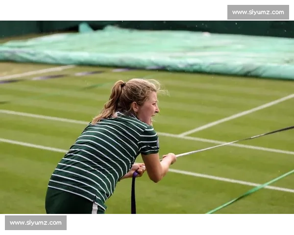 温网「雨布魔法」：百年草地的守护者
